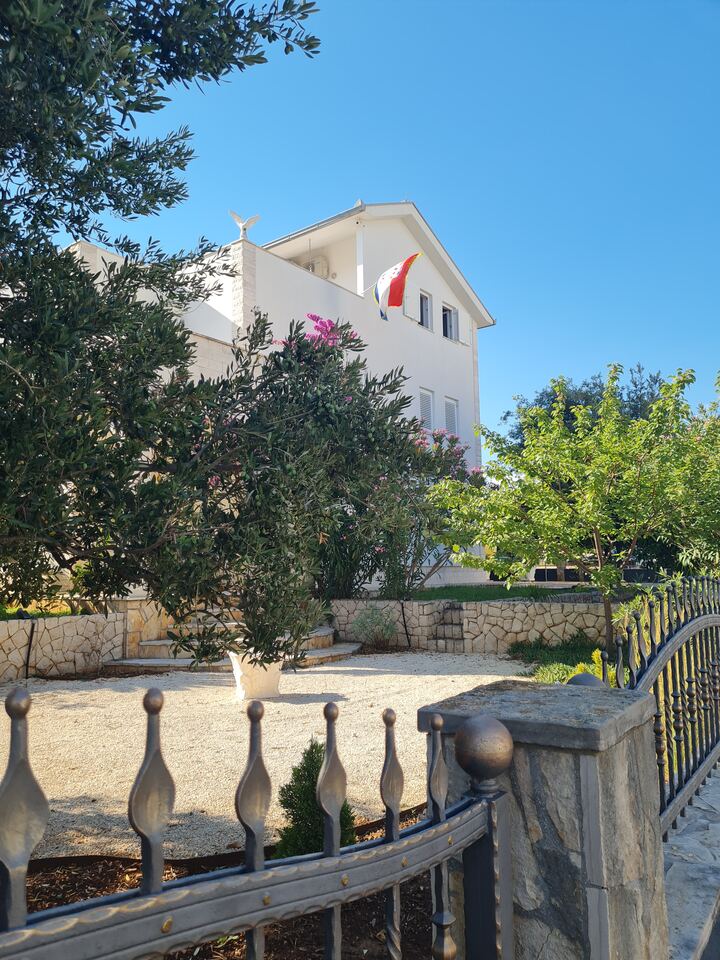 Villa Mali San von der Straße